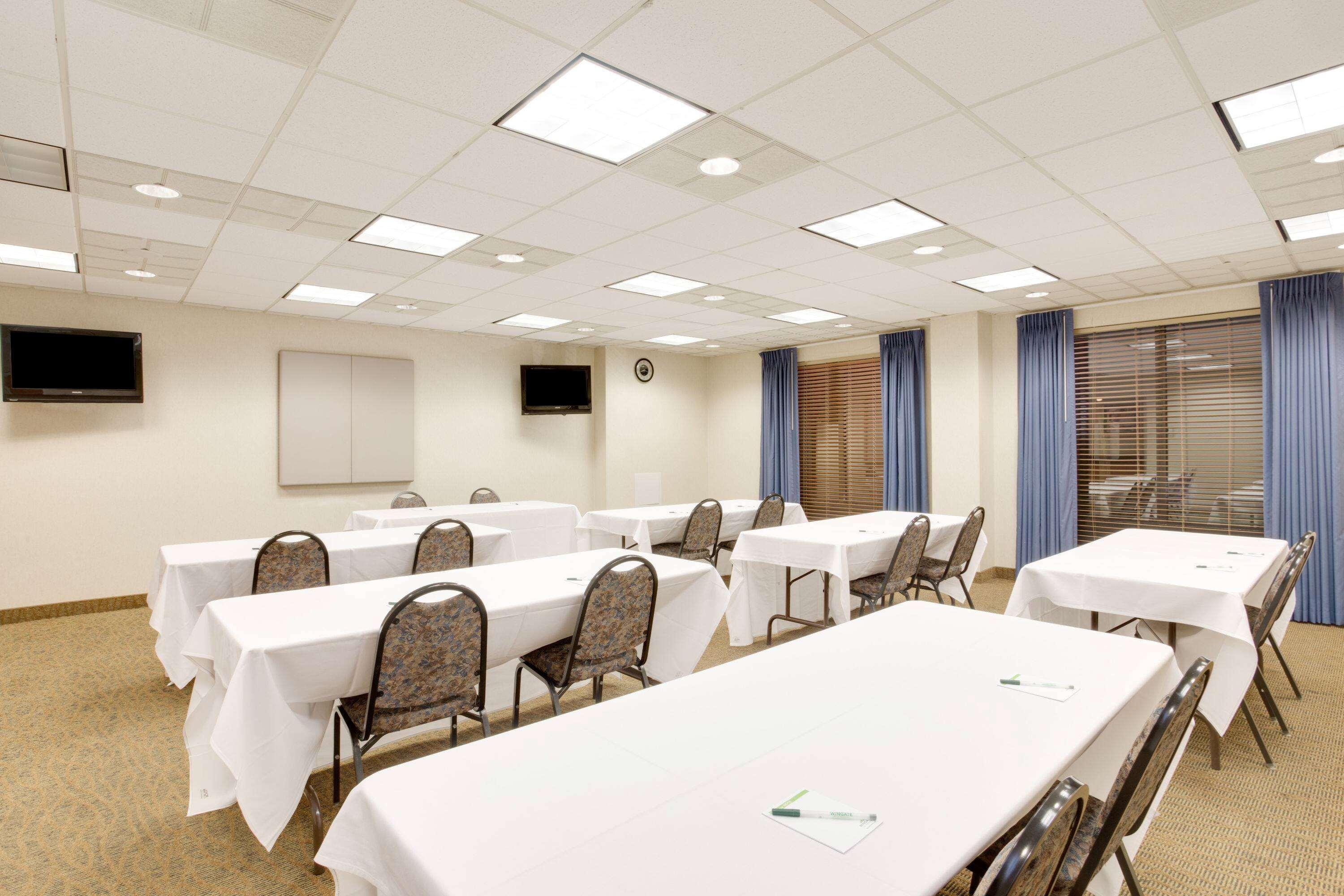 Hotel Wingate By Wyndham Bridgeport Clarksburg Esterno foto